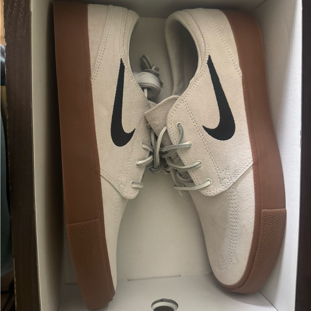 Nike Men's Cream and Brown Casual Shoes